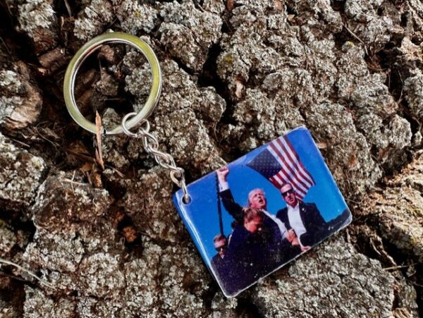 Trump 2024 Never Surrender Keychain